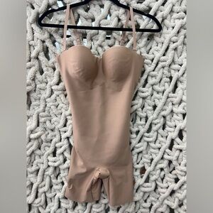 SKIMS BODY ZONED UNDERWIRE MID THIGH BODYSUIT NWT - CLAY